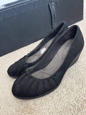 Dexflex Comfort US 8.5 Black Suede-Look Wedge Shoes